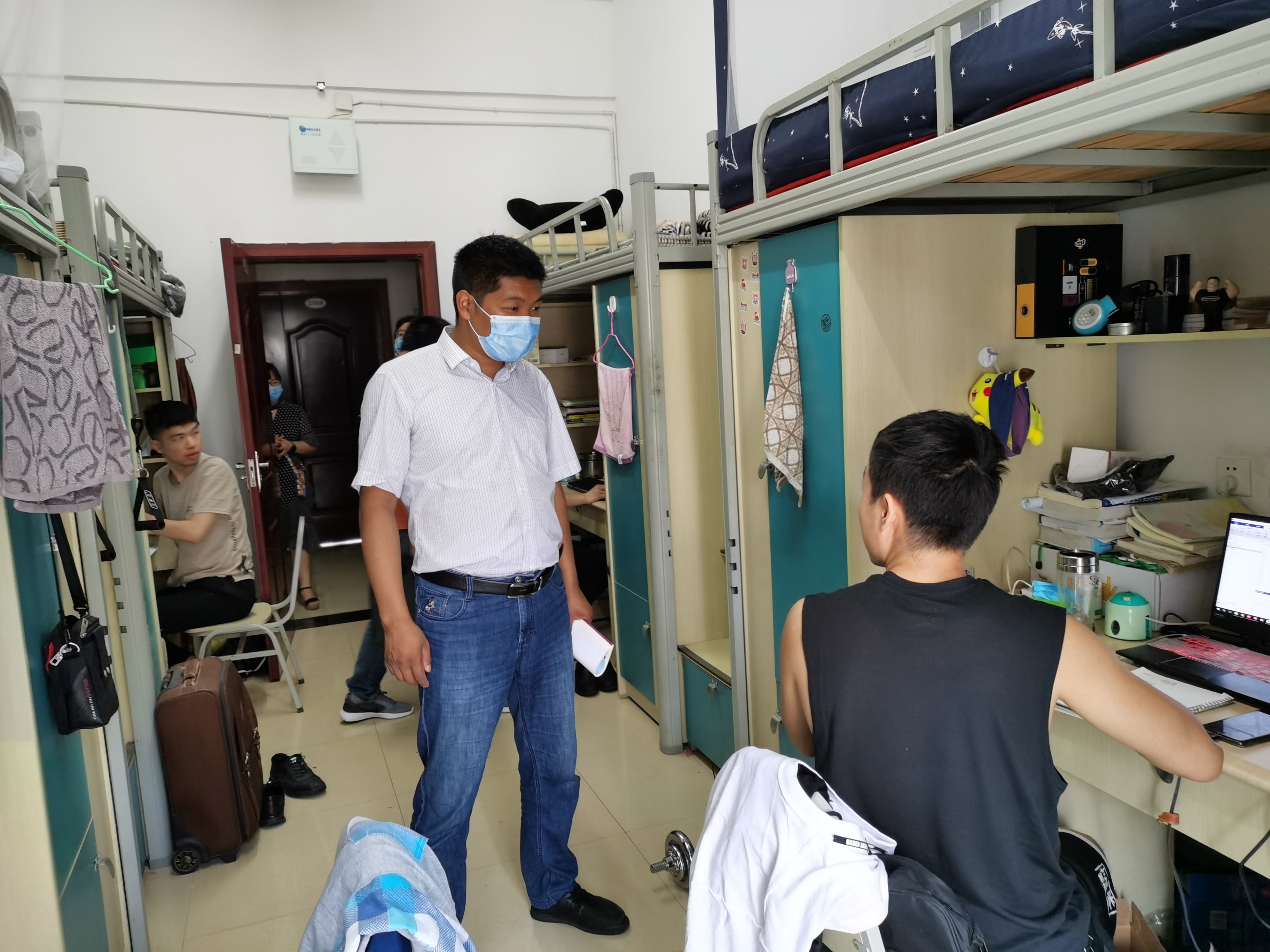 安全工程学院深入开展"两走一贴近"-重庆科技学院安全