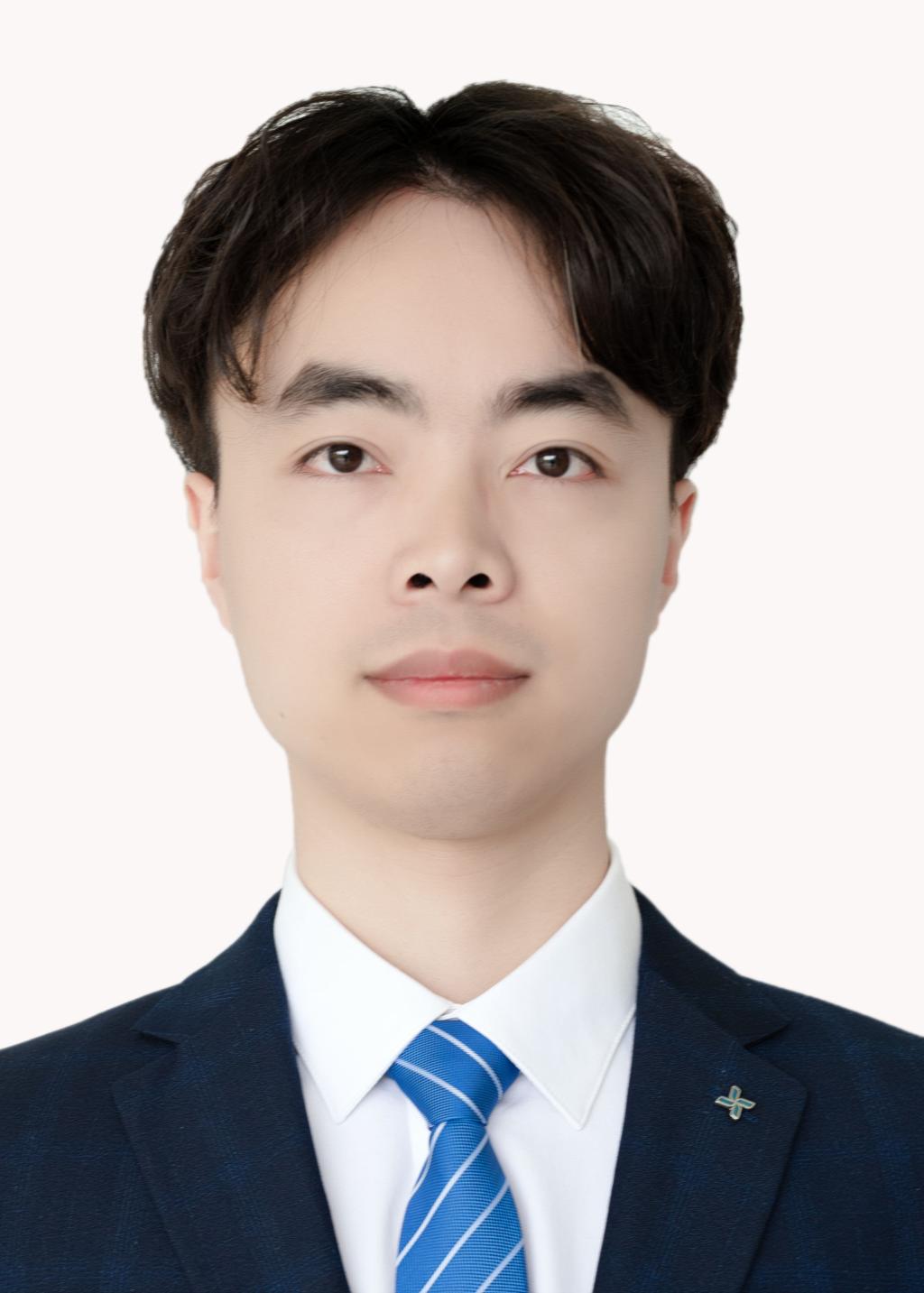 穿着西装笔挺的男子AI 生成的内容可能不正确。